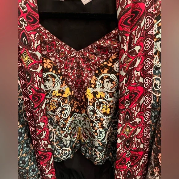 ALICE+OLIVIa Flutter Sleeve Top - Picture 4 of 9